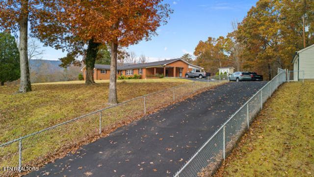 253 BurkeMill Rd, Rockwood, TN 37854