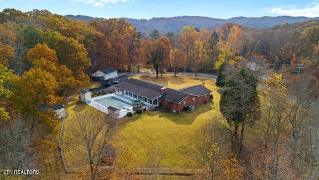 253 BurkeMill Rd, Rockwood, TN 37854