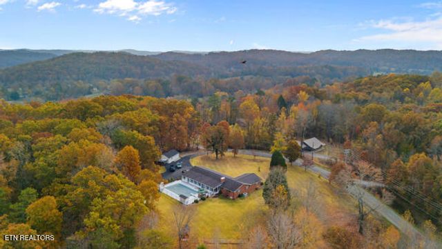 253 BurkeMill Rd, Rockwood, TN 37854