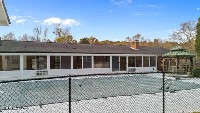 253 BurkeMill Rd, Rockwood, TN 37854