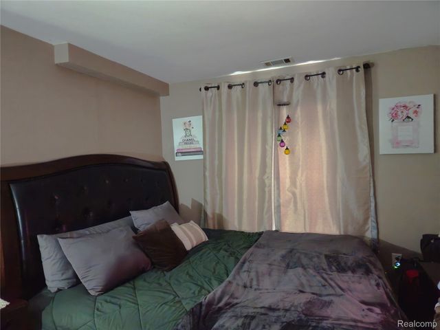 22189 Albion Ave, Farmington Hills, MI 48336