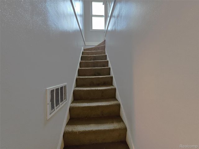 22189 Albion Ave, Farmington Hills, MI 48336