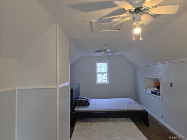 22189 Albion Ave, Farmington Hills, MI 48336