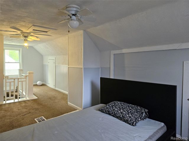 22189 Albion Ave, Farmington Hills, MI 48336