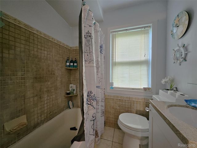 22189 Albion Ave, Farmington Hills, MI 48336