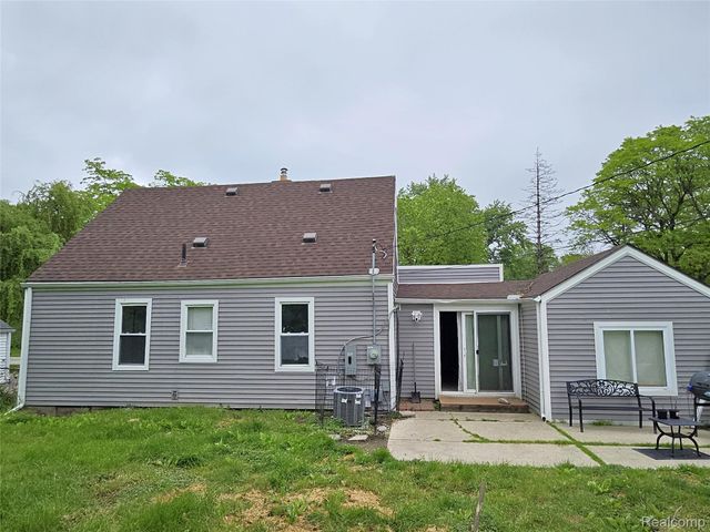 22189 Albion Ave, Farmington Hills, MI 48336