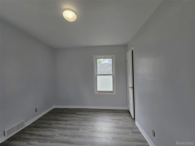 22189 Albion Ave, Farmington Hills, MI 48336