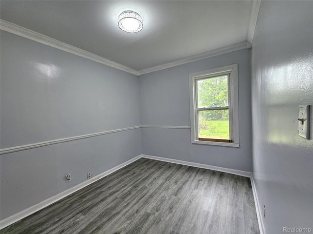 22189 Albion Ave, Farmington Hills, MI 48336