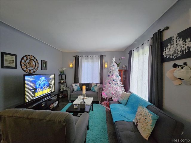 22189 Albion Ave, Farmington Hills, MI 48336