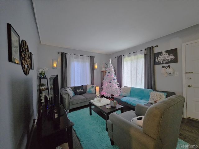 22189 Albion Ave, Farmington Hills, MI 48336