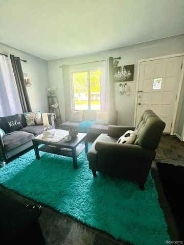 22189 Albion Ave, Farmington Hills, MI 48336