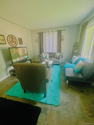 22189 Albion Ave, Farmington Hills, MI 48336