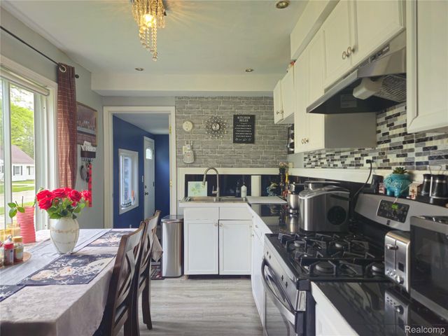 22189 Albion Ave, Farmington Hills, MI 48336