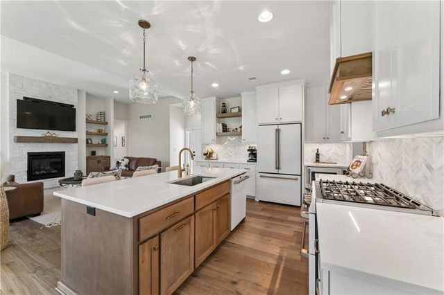 1008 Churchill Circle, Raymore, MO 64083