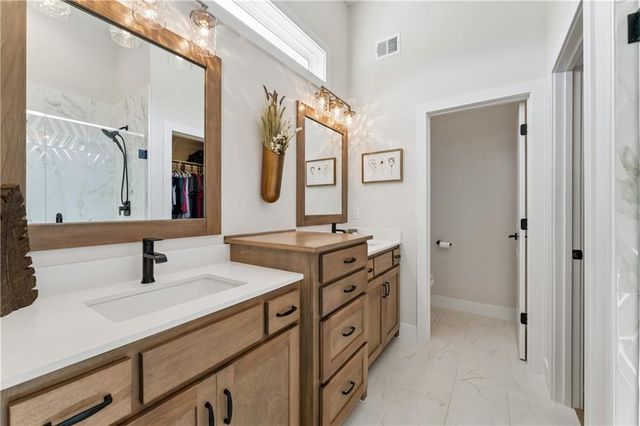 1008 Churchill Circle, Raymore, MO 64083