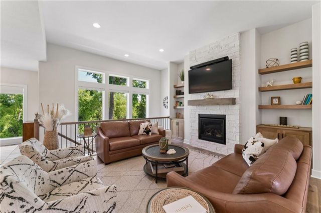 1008 Churchill Circle, Raymore, MO 64083