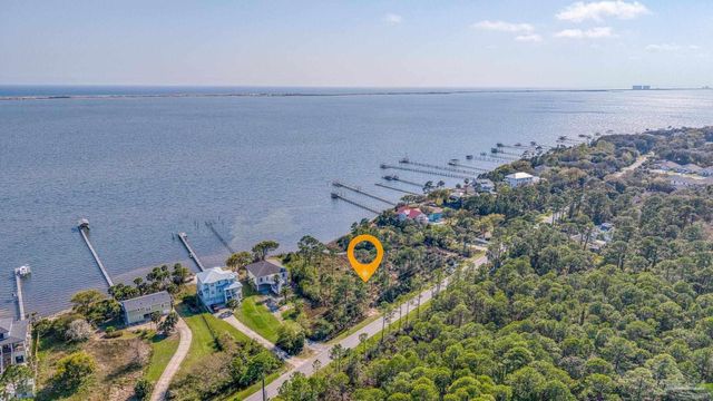 5503 Soundside Dr, Gulf Breeze, FL 32563