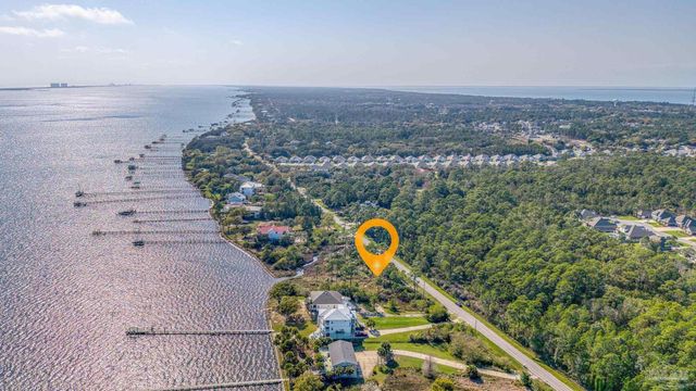 5503 Soundside Dr, Gulf Breeze, FL 32563