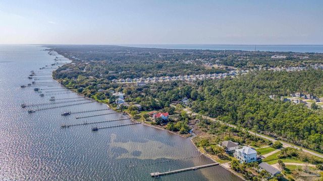 5503 Soundside Dr, Gulf Breeze, FL 32563
