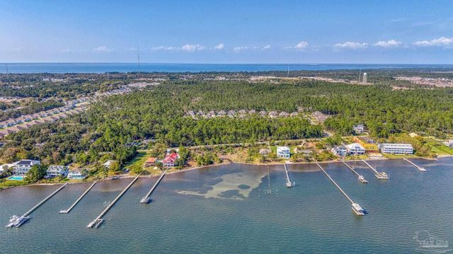 5503 Soundside Dr, Gulf Breeze, FL 32563