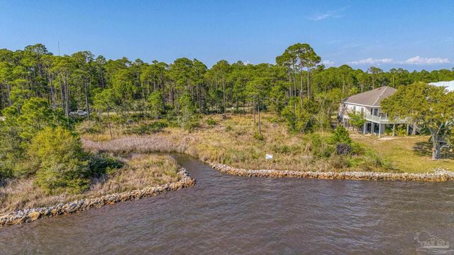 5503 Soundside Dr, Gulf Breeze, FL 32563