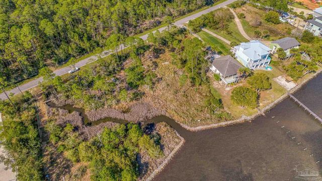 5503 Soundside Dr, Gulf Breeze, FL 32563