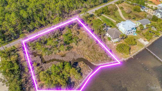 5503 Soundside Dr, Gulf Breeze, FL 32563