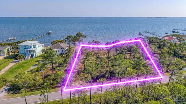 5503 Soundside Dr, Gulf Breeze, FL 32563