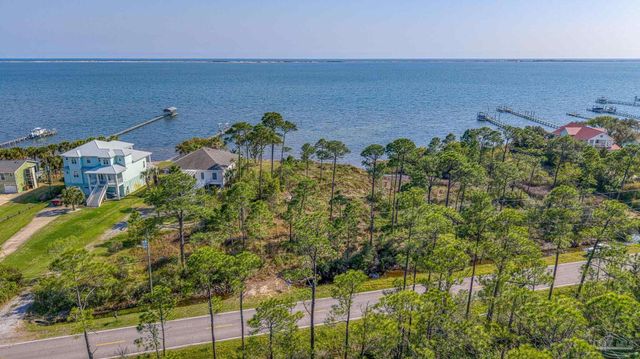 5503 Soundside Dr, Gulf Breeze, FL 32563