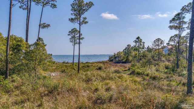 5503 Soundside Dr, Gulf Breeze, FL 32563
