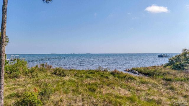 5503 Soundside Dr, Gulf Breeze, FL 32563