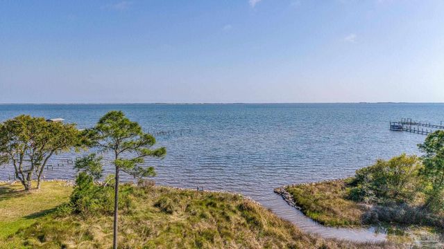 5503 Soundside Dr, Gulf Breeze, FL 32563