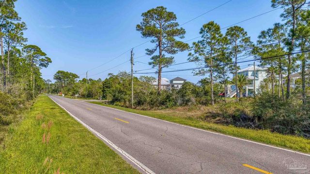 5503 Soundside Dr, Gulf Breeze, FL 32563