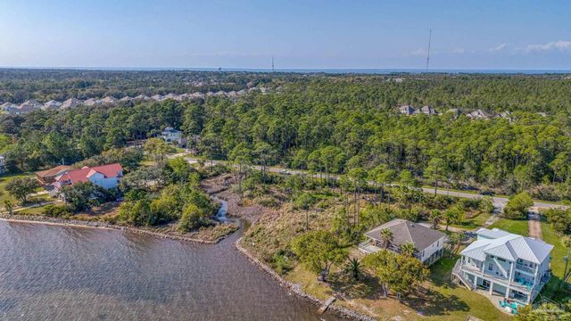 5503 Soundside Dr, Gulf Breeze, FL 32563