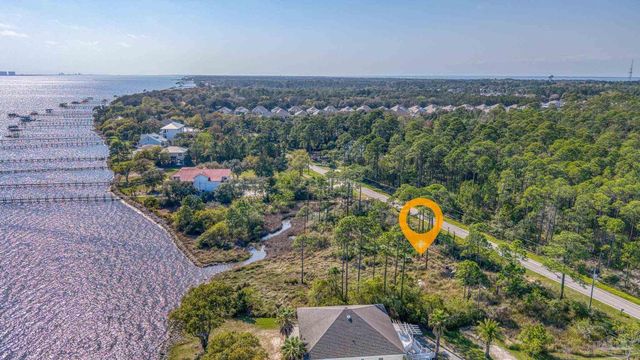 5503 Soundside Dr, Gulf Breeze, FL 32563