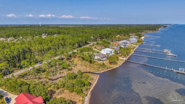 5503 Soundside Dr, Gulf Breeze, FL 32563