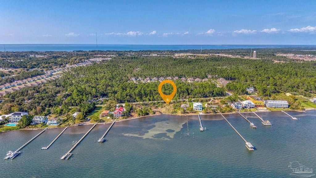 5503 Soundside Dr, Gulf Breeze, FL 32563