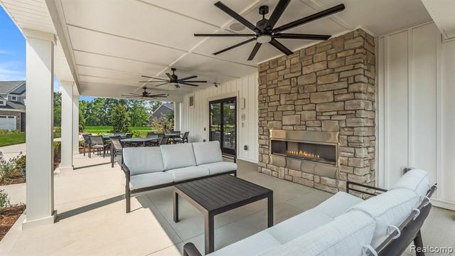 5506 Helmsdale Boulevard, West Bloomfield, MI 48322