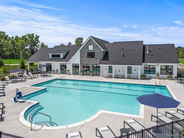 5506 Helmsdale Boulevard, West Bloomfield, MI 48322