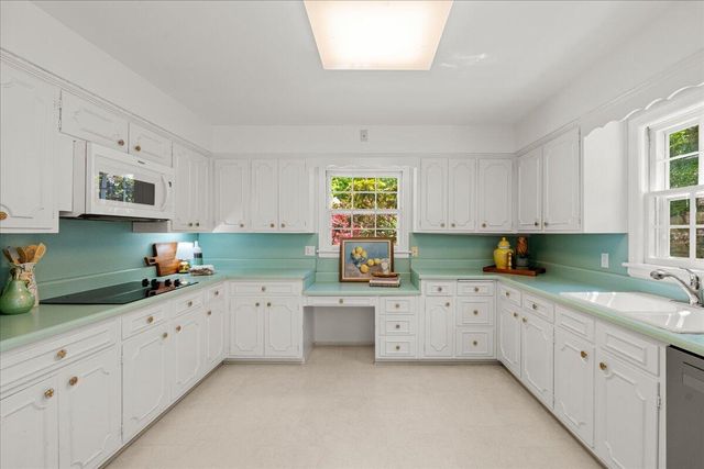 3002 Burnleigh RD, Roanoke, VA 24014