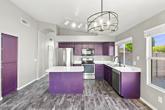 6421 W WAHALLA Lane, Glendale, AZ 85308