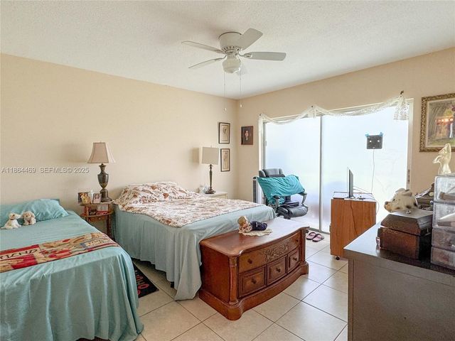 2300 Park Lane 105, Hollywood, FL 33021