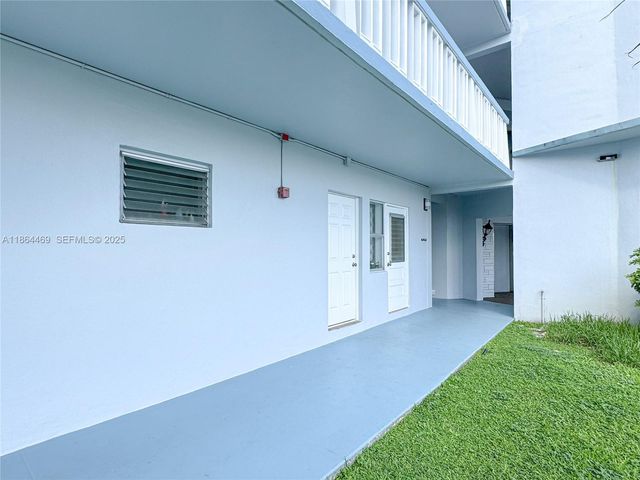2300 Park Lane 105, Hollywood, FL 33021