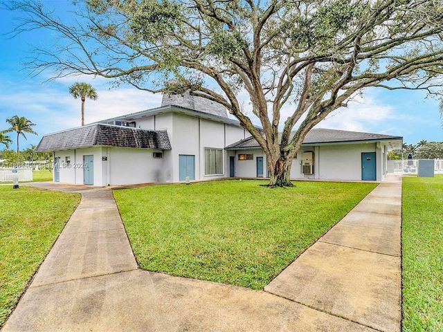 2300 Park Lane 105, Hollywood, FL 33021