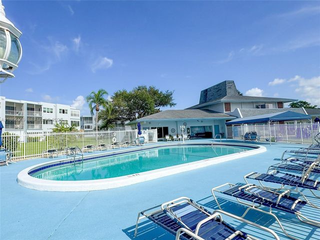 2300 Park Lane 105, Hollywood, FL 33021