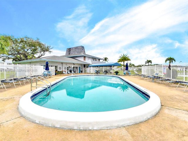 2300 Park Lane 105, Hollywood, FL 33021