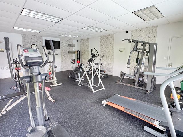 2300 Park Lane 105, Hollywood, FL 33021