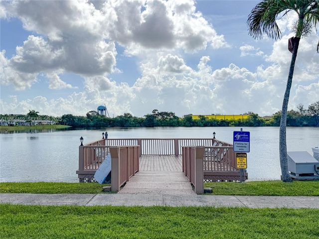 2300 Park Lane 105, Hollywood, FL 33021