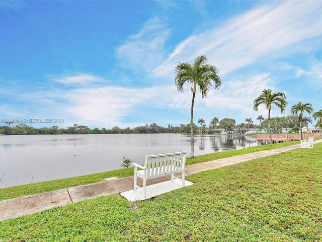 2300 Park Lane 105, Hollywood, FL 33021