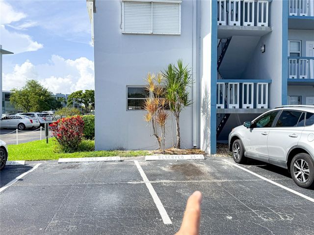 2300 Park Lane 105, Hollywood, FL 33021
